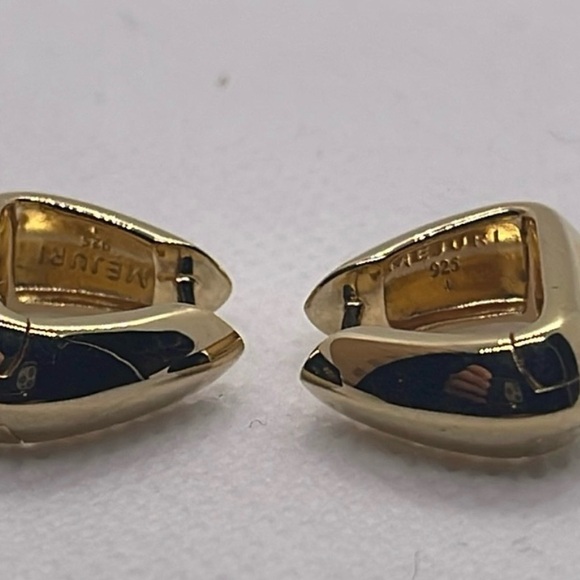 Mejuri Patra Huggies Hoops - Picture 3 of 5